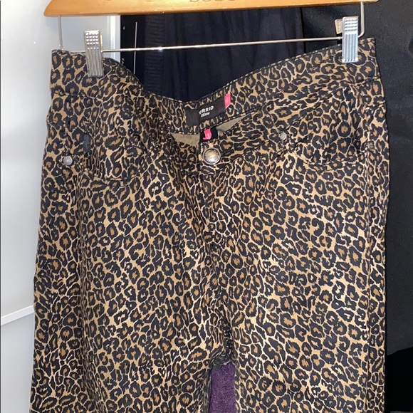 Torrid leopard pants - Picture 2 of 4